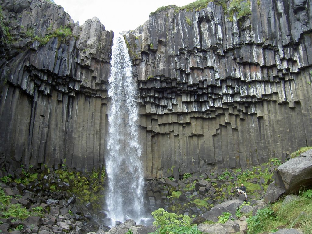 cascada negra svartifoss islandia